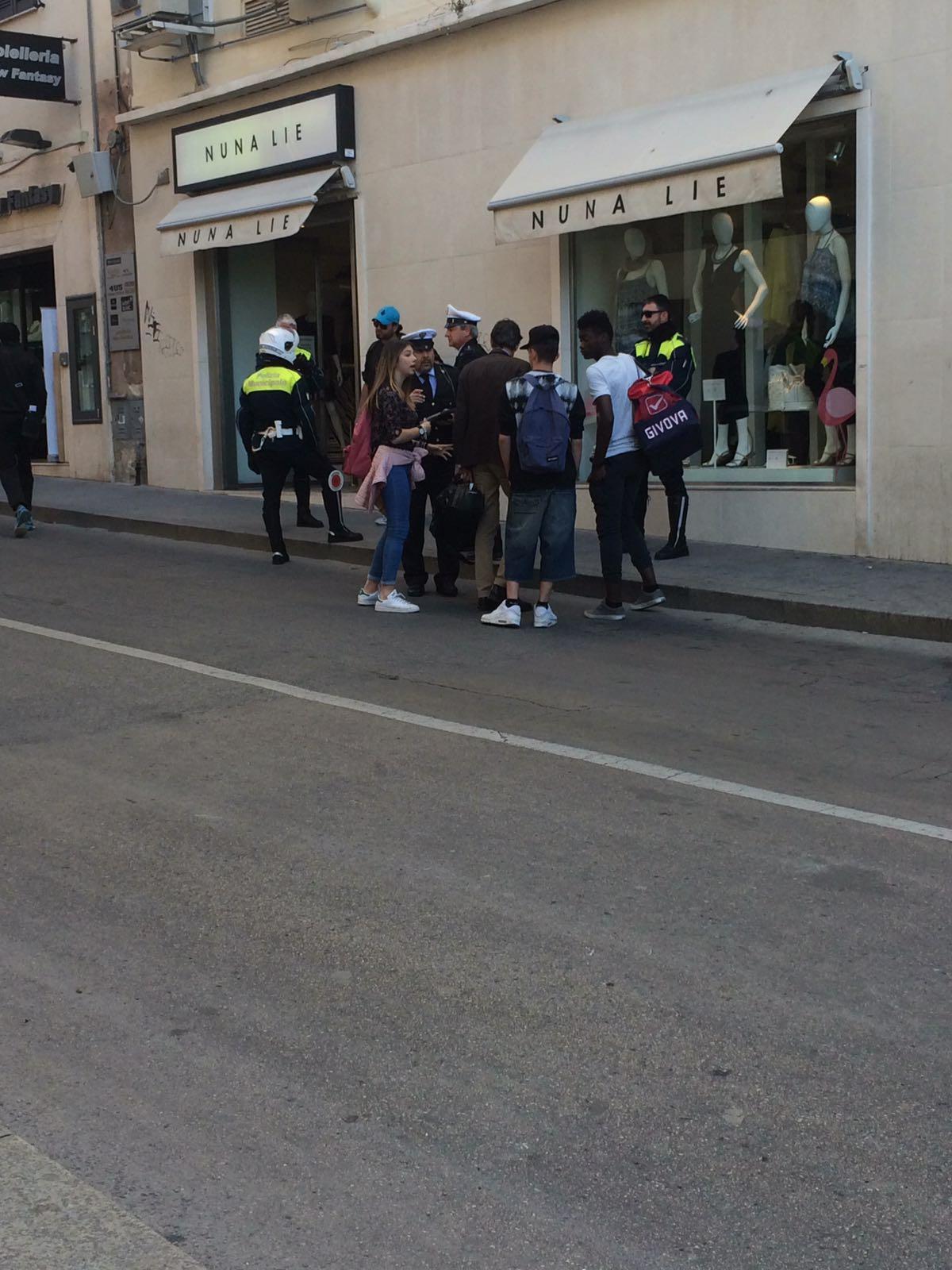 Sassari, insulti razziali a un ragazzino di colore e resistenza ai vigili urbani: arrestato