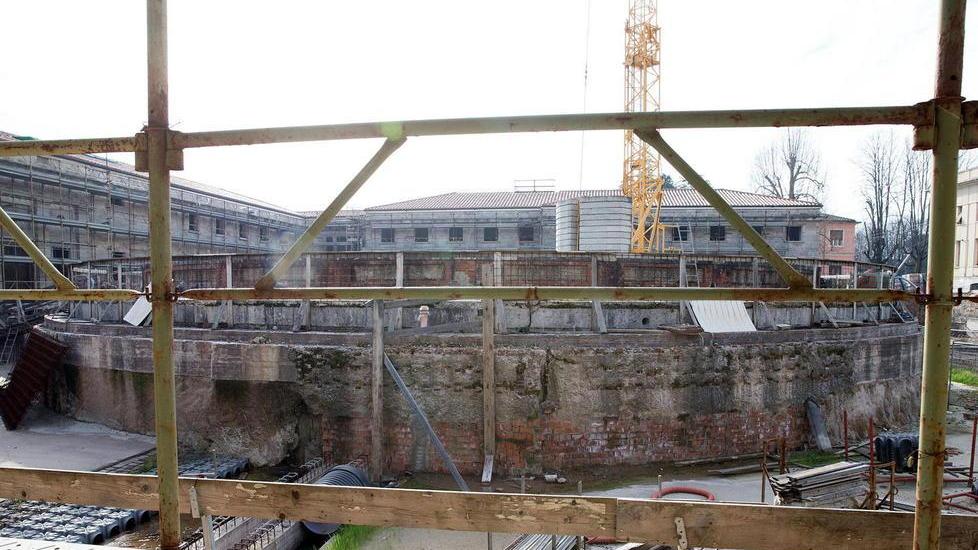 Il cantiere abbandonato delle Terme Leopoldine (foto Paolo Nucci)