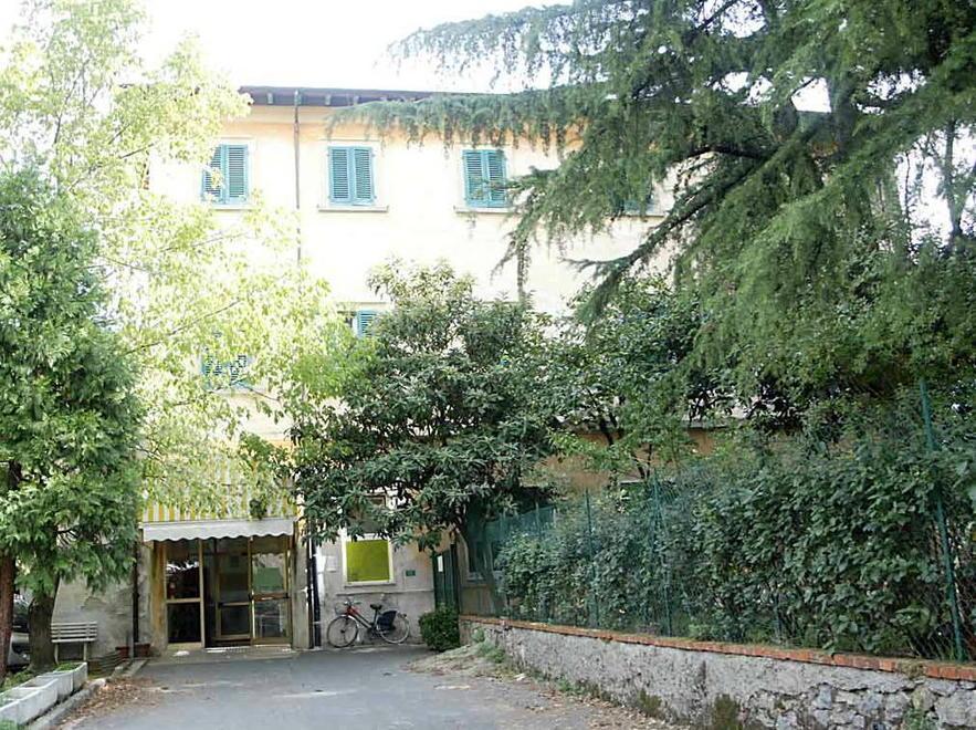 Commissariato, telecamere e agenti di polizia municipale