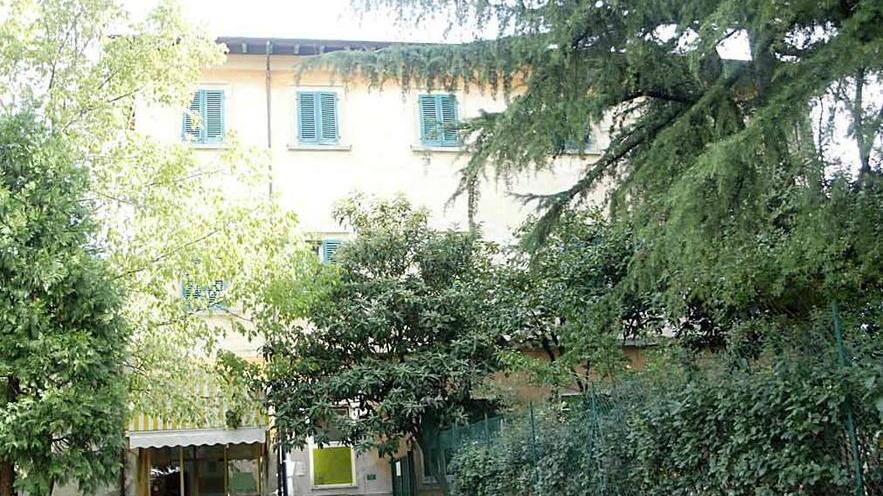 Commissariato, telecamere e agenti di polizia municipale