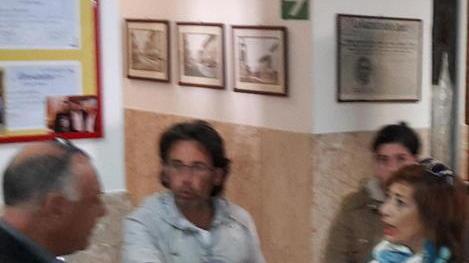 Famiglie sfrattate protestano davanti al municipio