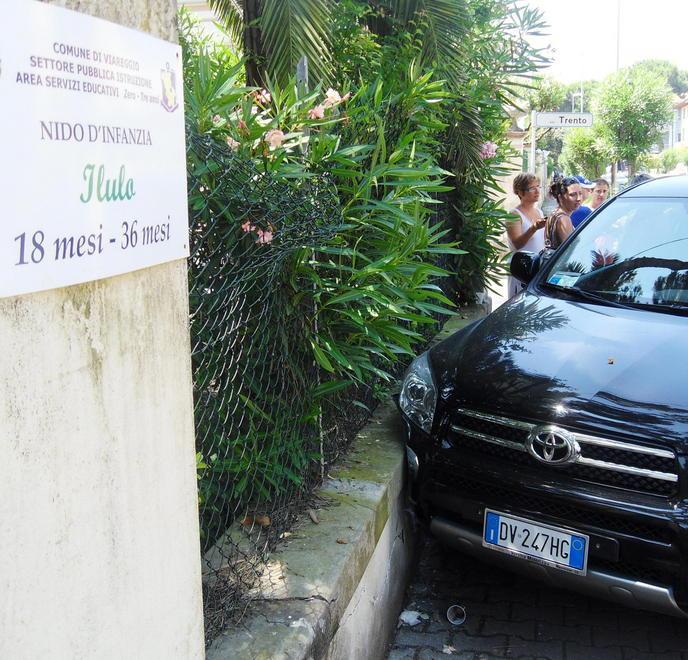 Gli abitanti della Darsena vogliono le strisce rialzate 