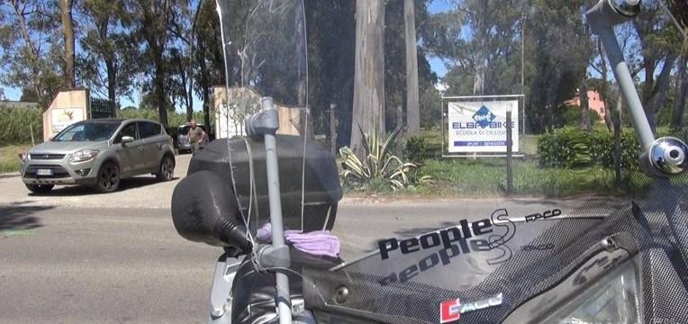 Incidente con lo scooter, muore a 57 anni 