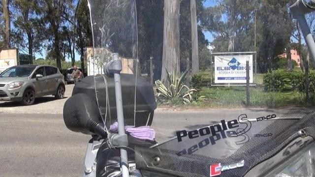 Incidente con lo scooter, muore a 57 anni