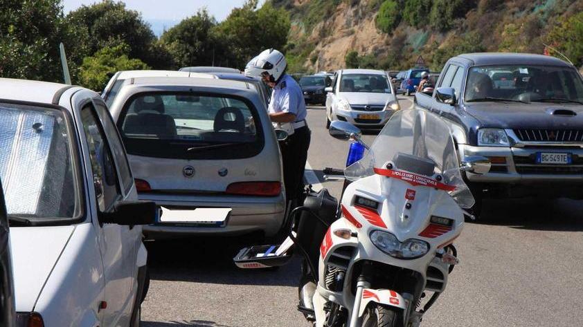97 multe in tre ore da piazza Mazzini fino al Romito