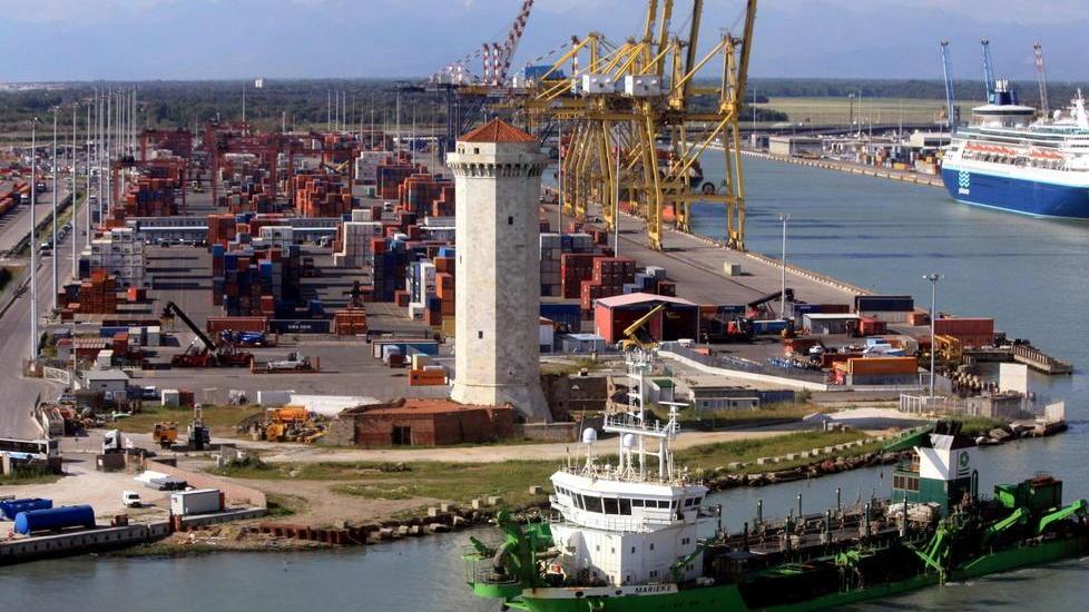 Darsena Toscana dragata attivato un altro accosto
