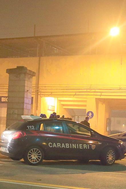 Dà di matto e aggredisce i carabinieri