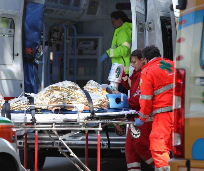 Cade da sette metri, 63enne gravissimo 