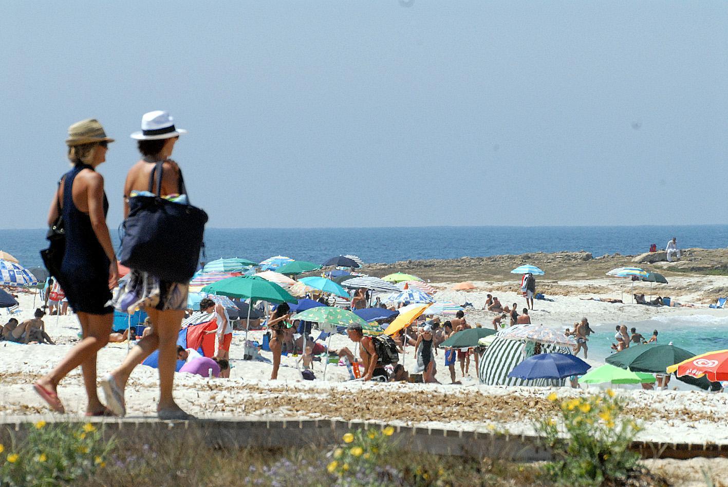 Concessioni nelle spiagge prorogate al 2033: commissariati i Comuni recalcitranti