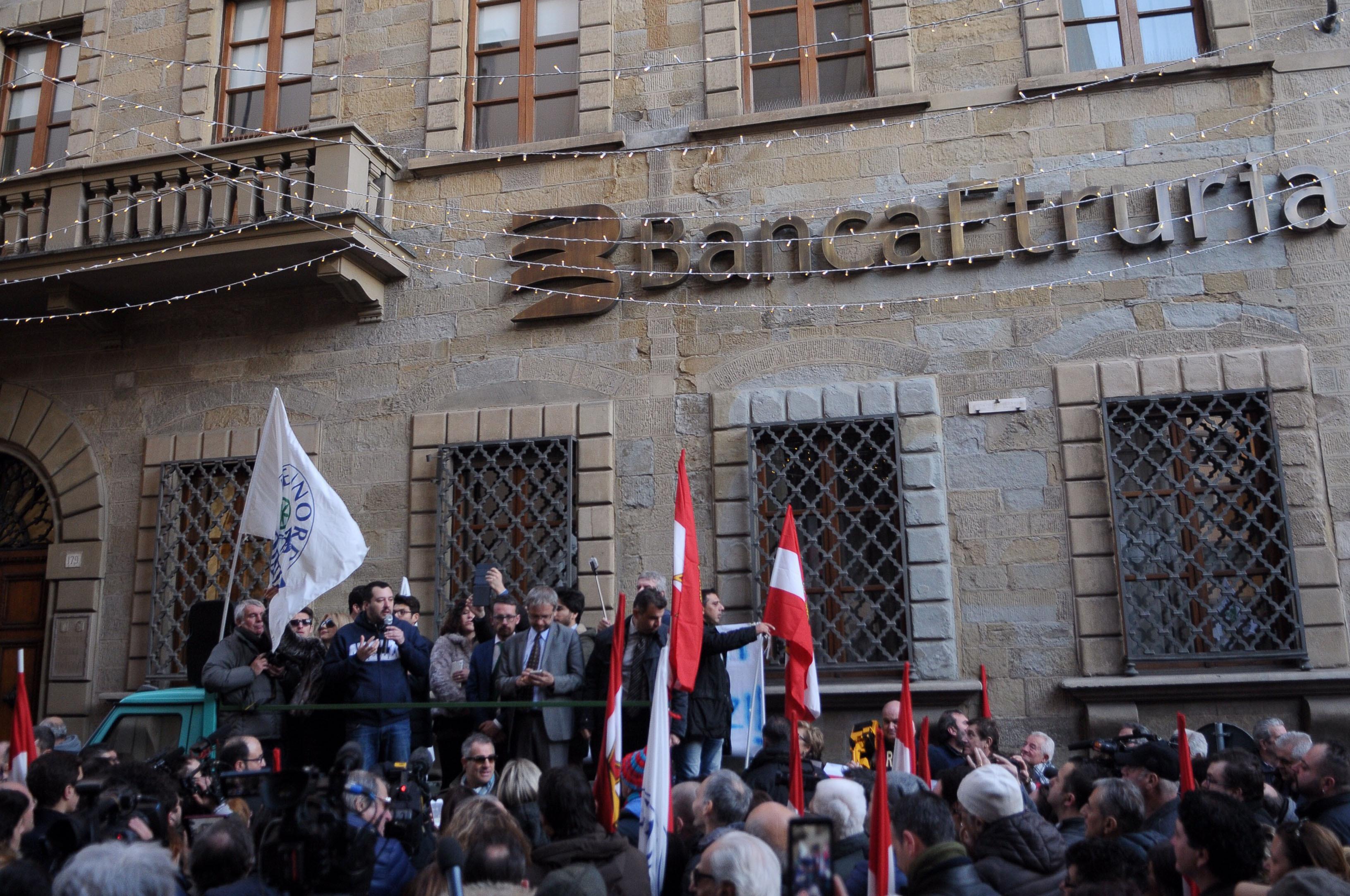 Una manifestazione dei risparmiatori (foto d'archivio)