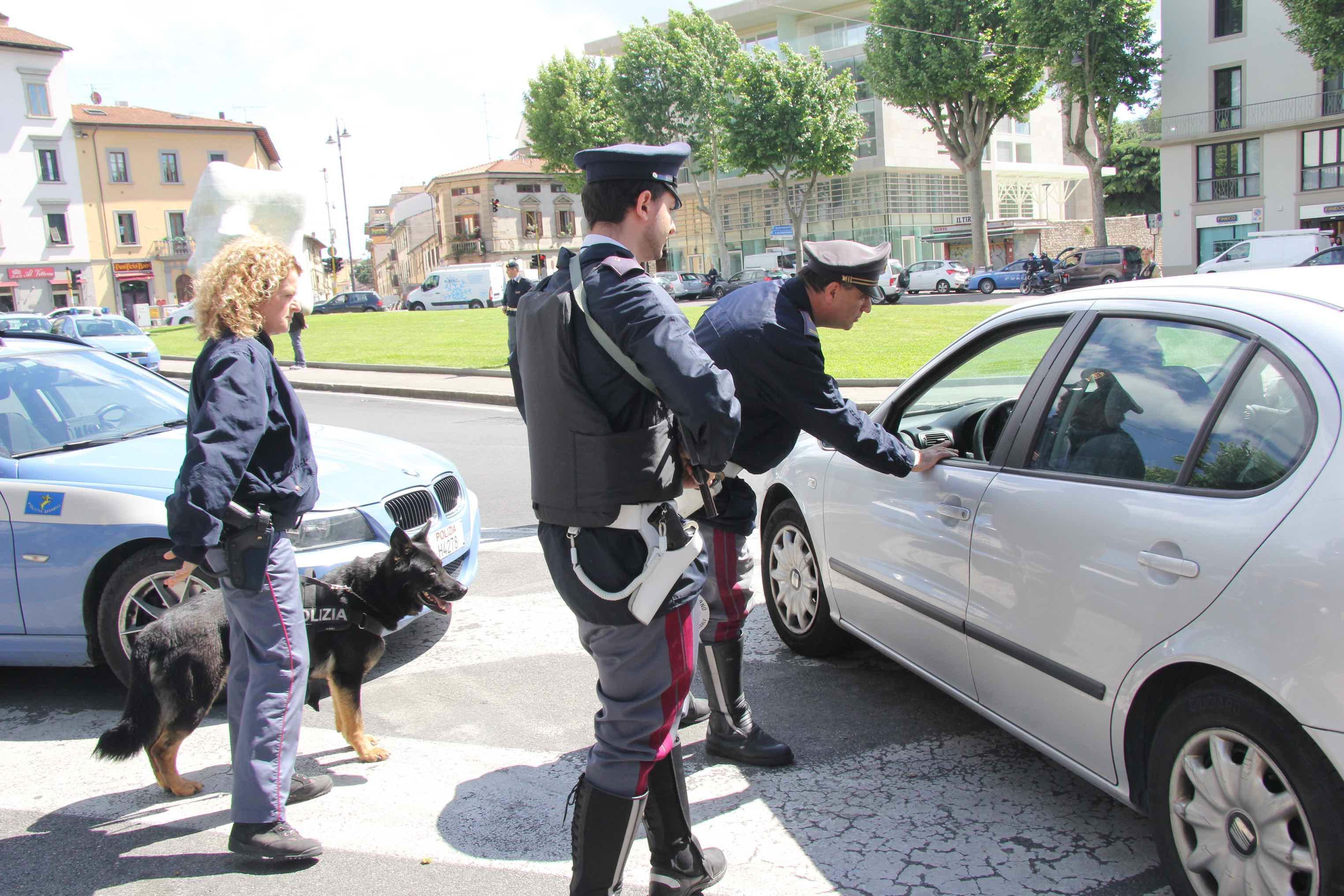 Un recente maxi-controllo della polizia in piazza San Marco (foto Batavia)