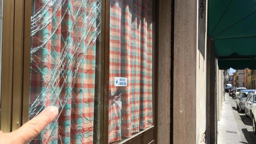 Balordi a caccia di denaro nei negozi