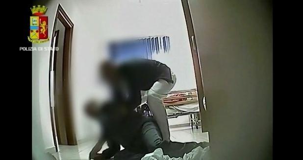 Anziani ospiti picchiati nella casa di riposo-lager 