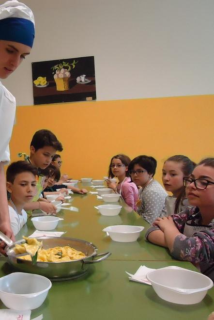 “Chef per un giorno”, alunni protagonisti in cucina 