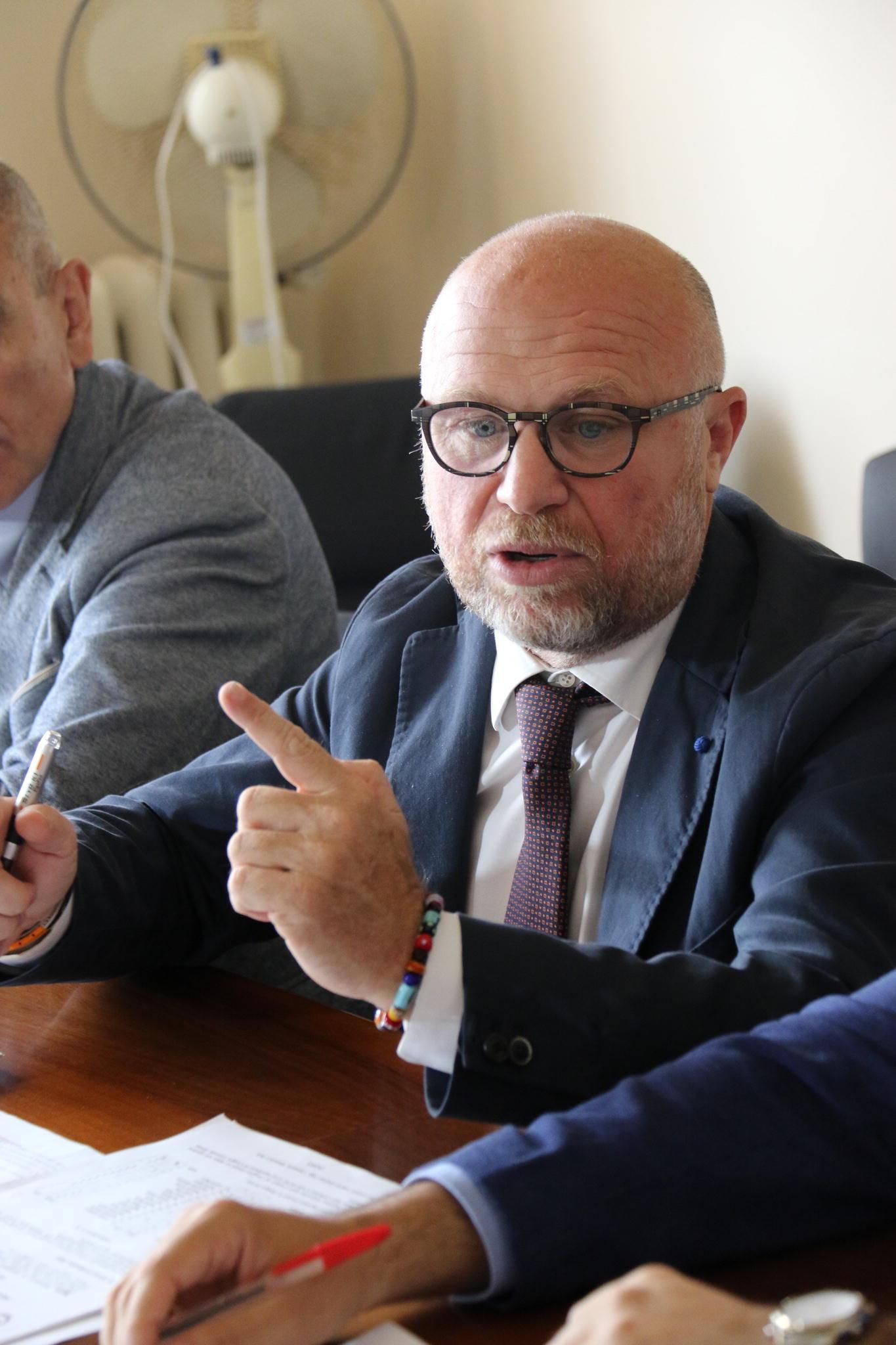 Il sindaco Nogarin durante la conferenza stampa con Giannarelli e Cantone (foto Repetti Pentafoto)