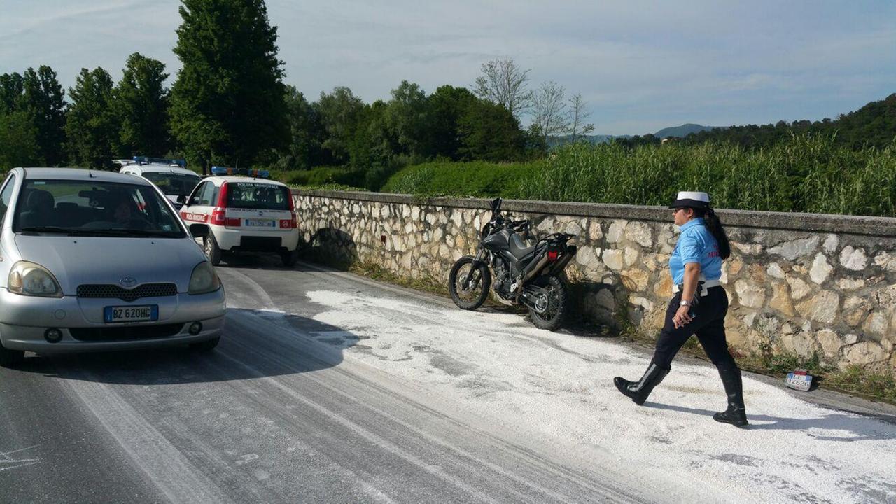 Il punto dell'incidente con la moto convolta (Foto Sernacchioli)