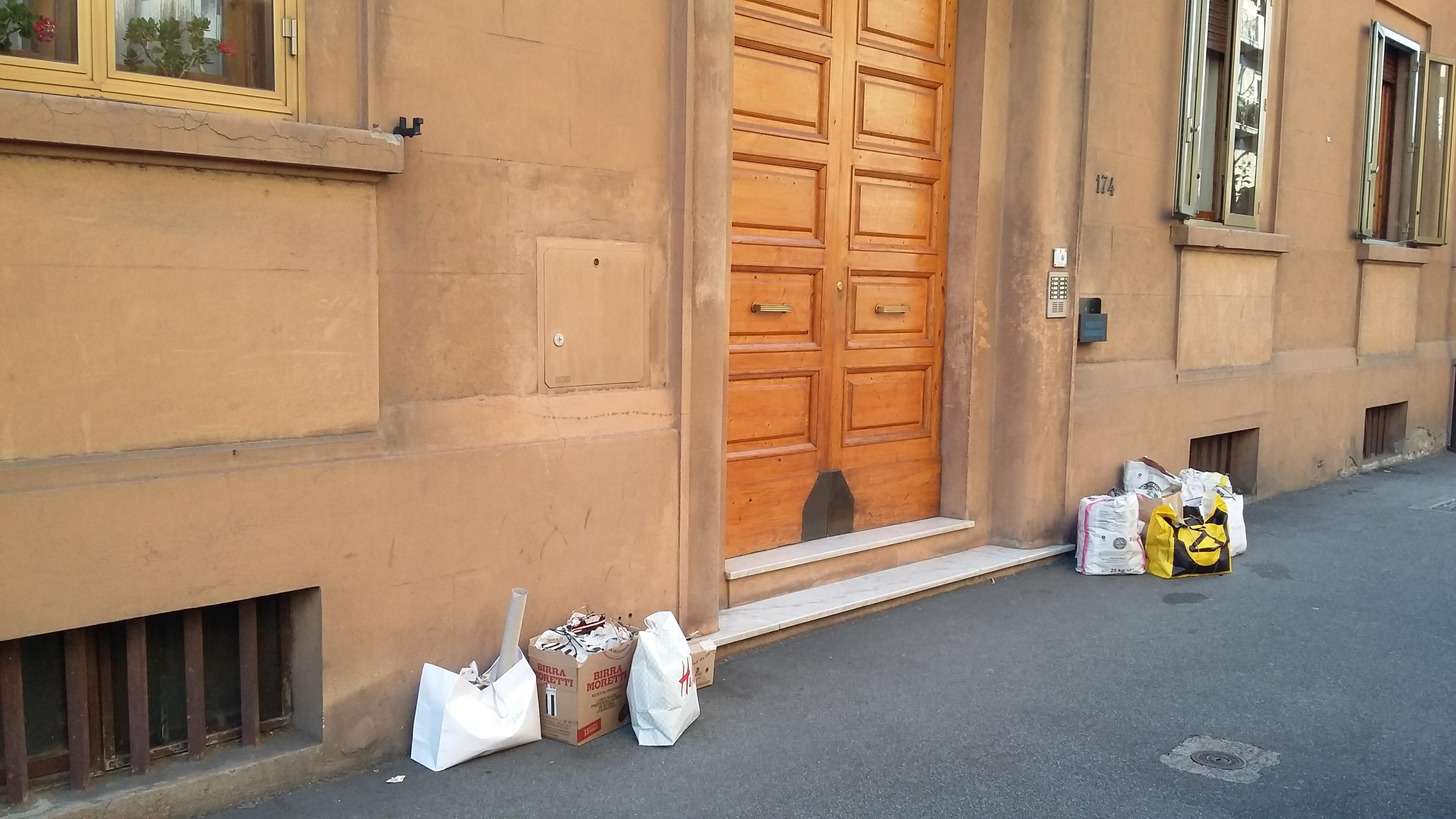 Raccolta differenziata, salta il ritiro della carta in viale Montegrappa