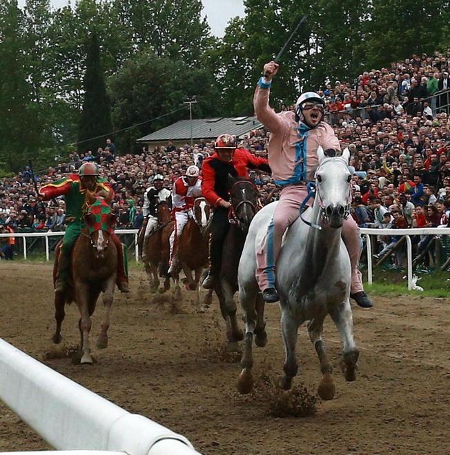 Palio di Fucecchio 2016, le pagelle: infiltrati e ritardi l’organizzazione è... rimandata 