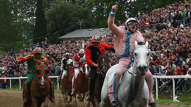Palio di Fucecchio 2016, le pagelle: infiltrati e ritardi l’organizzazione è... rimandata