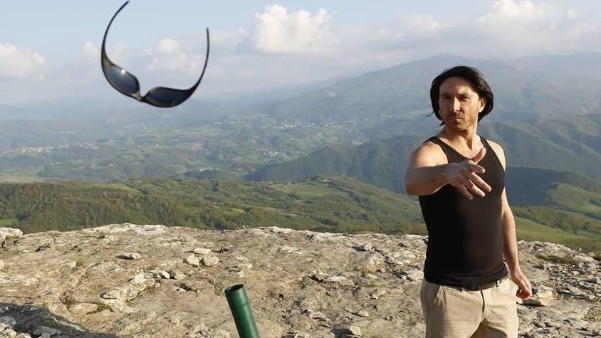 Maccio Capatonda gira uno spot sulla Pietra di Bismantova