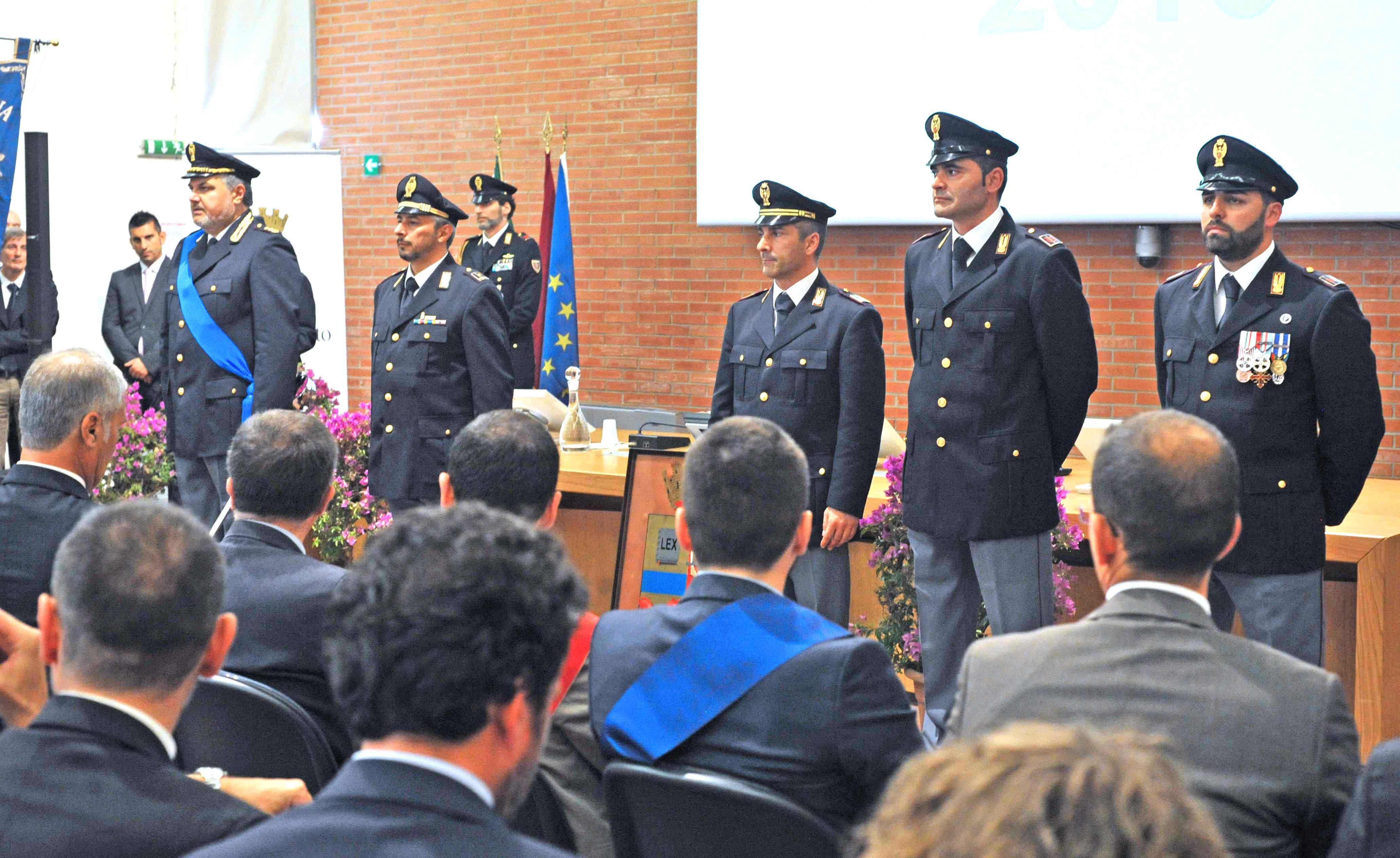 Da sinistra il vicequestore Fusco e gli agenti Polidoro, Rovito, Manzo e Romanelli