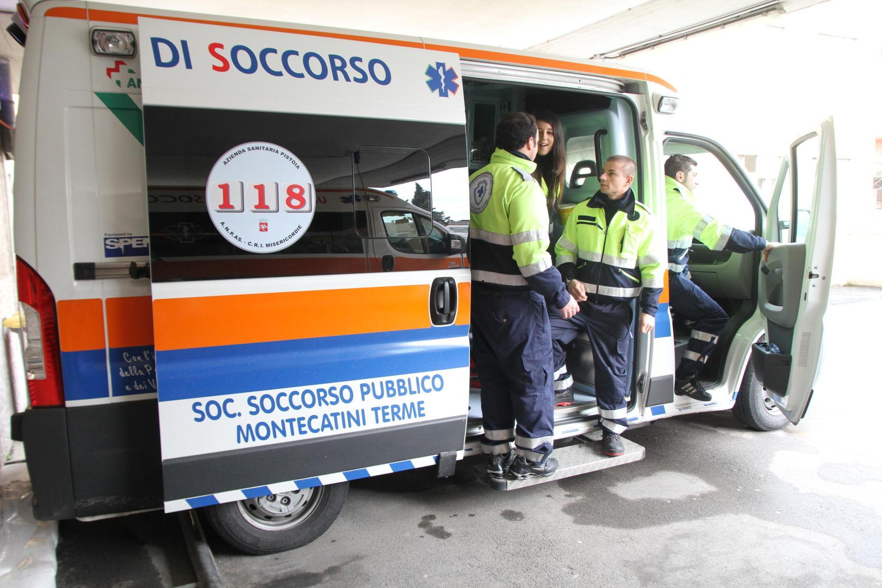 Un'ambulanza del Soccorso Pubblico di Montecatini (foto Nucci)