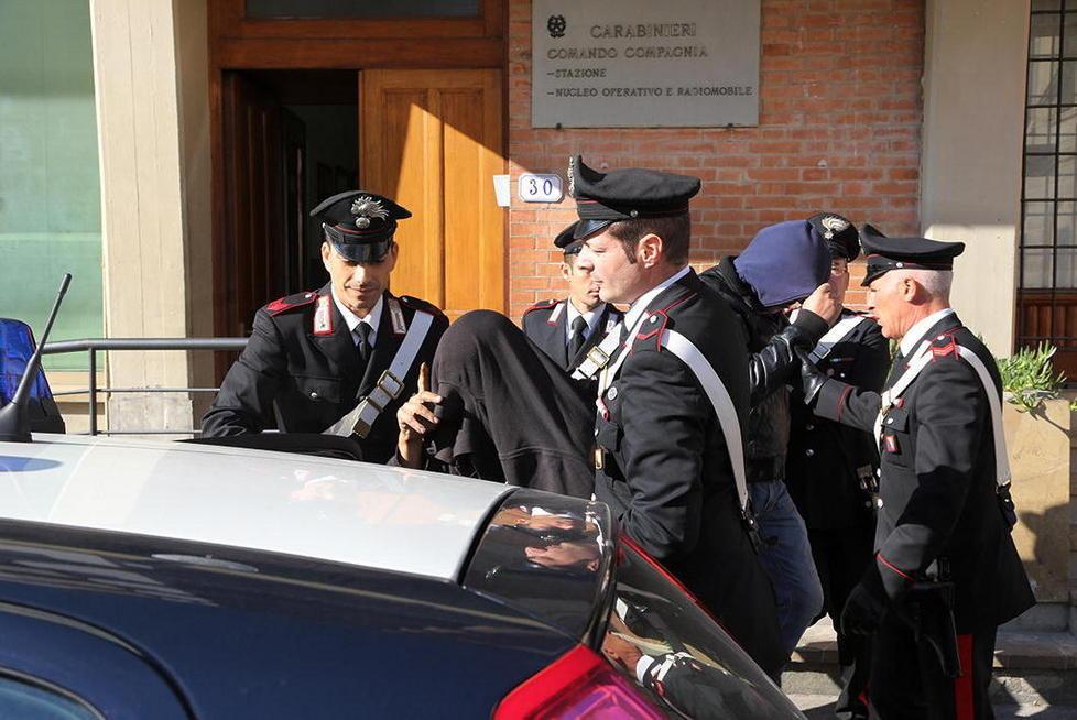 Rubano vino, vasi e un’affettatrice: arrestati a Fucecchio