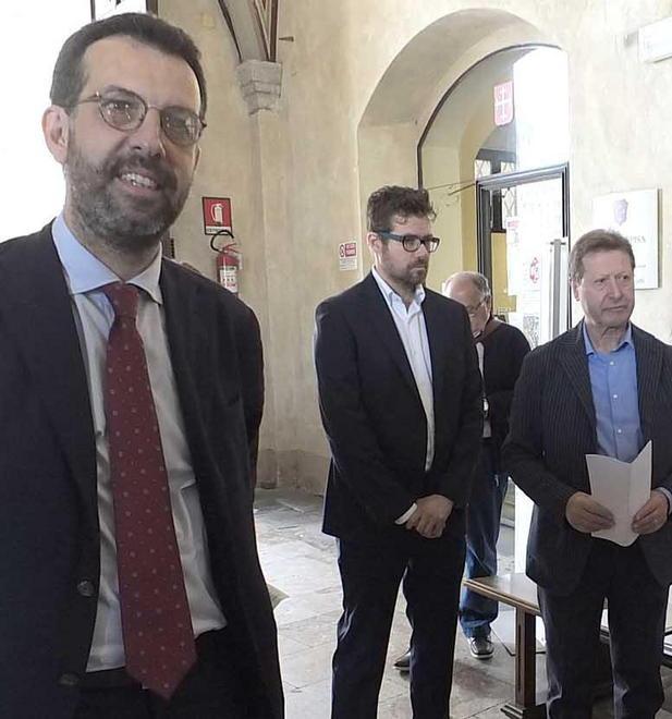 Alunni a lezione di artigianato 