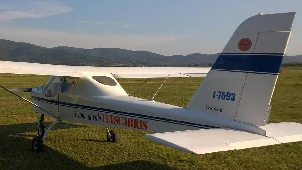 L'ultraleggero della scuola di volo Flyscabris