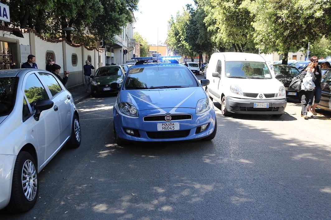 una volante del commissariato