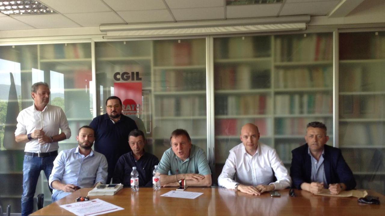 I rappresentanti sindacali dei dipendenti di Poste Italiane di Cgil e Uil