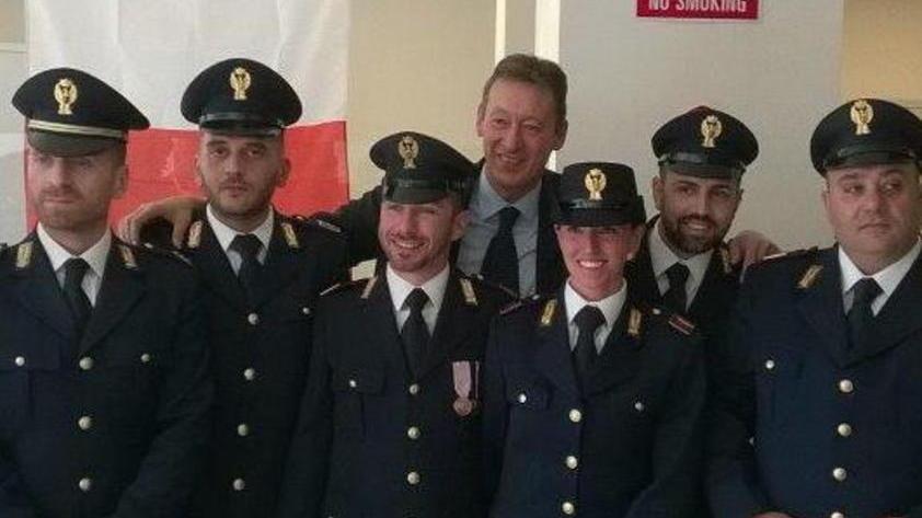 Encomi e lodi a cinquanta agenti