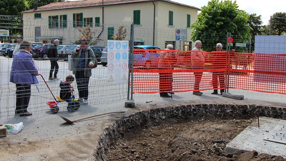 Il paese di Maresca si rimbocca le maniche per la nuova rotonda