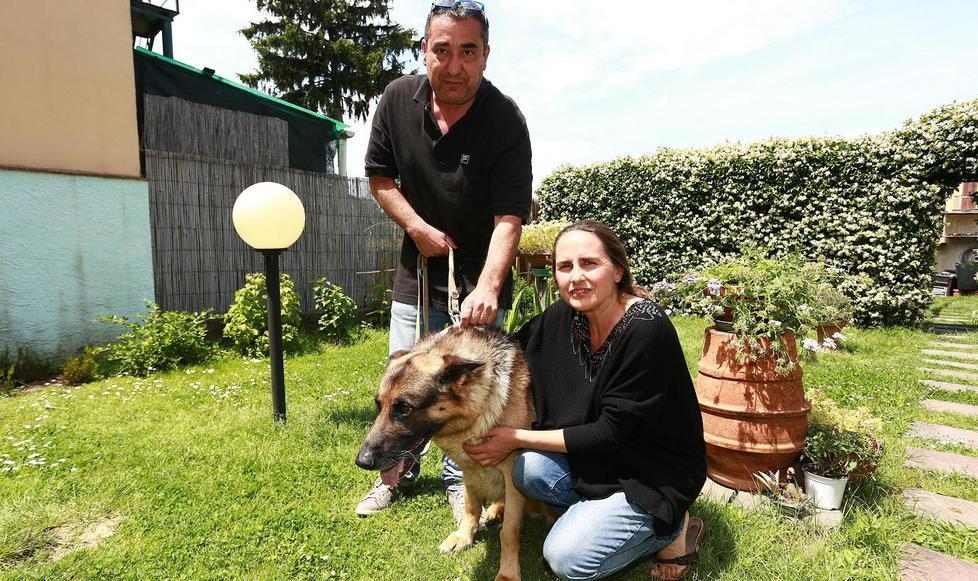 Famiglia salvata dal cane nella casa in fiamme 