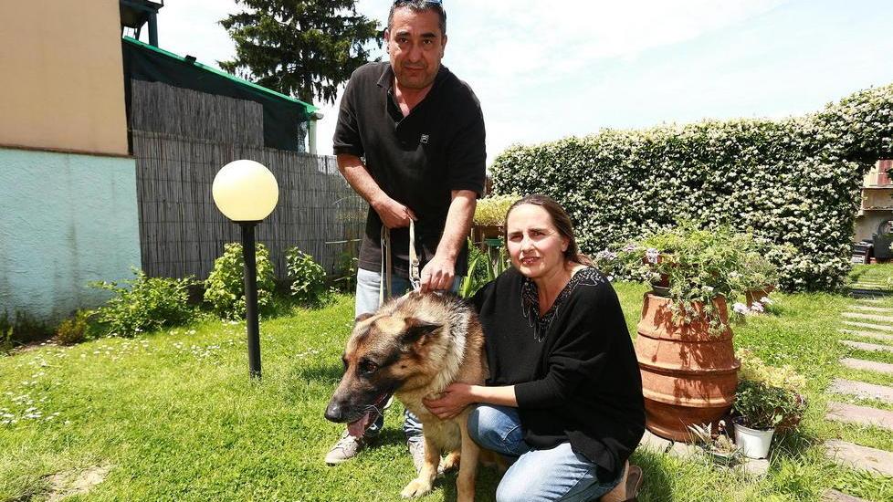 Famiglia salvata dal cane nella casa in fiamme