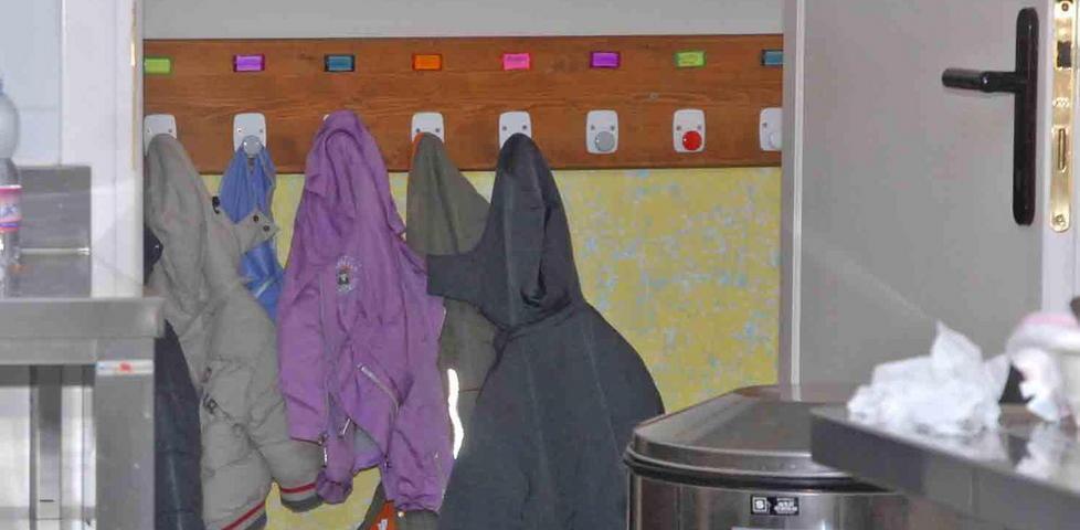 Telecamere nelle scuole: parte la raccolta di firme 