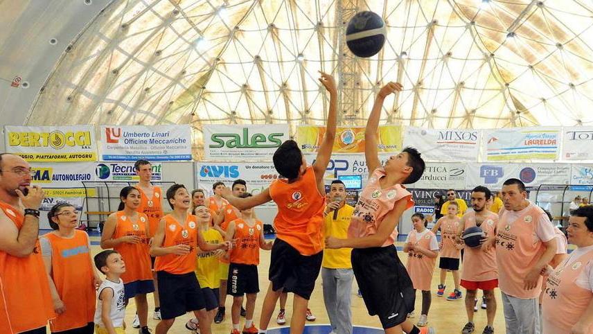 Tutto pronto al Palatenda per la 24 ore di basket