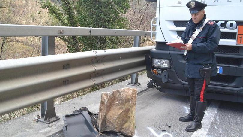 Quattro indagati per il masso killer