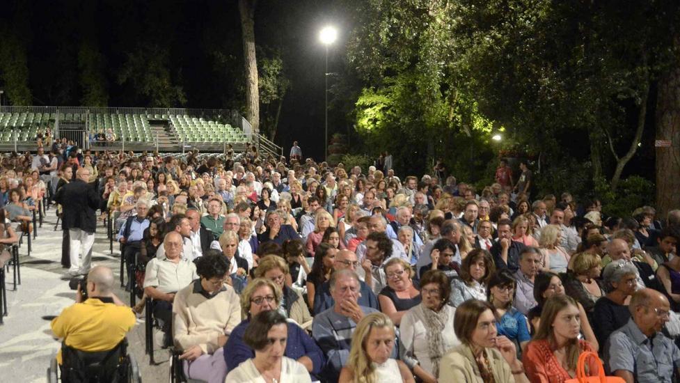 Mallegni incalza gli altri sindaci: un cartellone unico per la Versilia