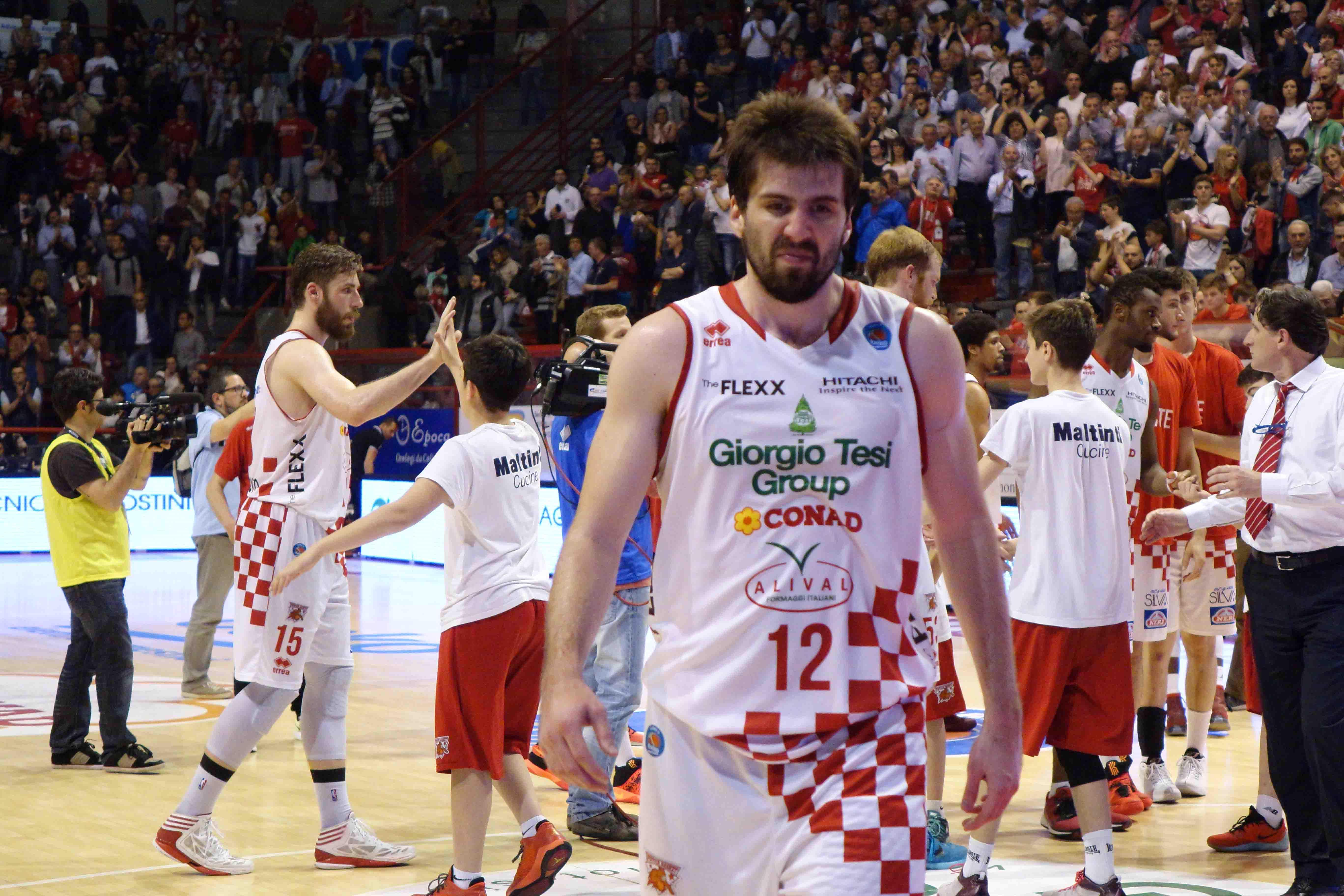 Ariel Filloy con sulla maglia gli sponsor attuali del Pistoia Basket (Foto Gori)