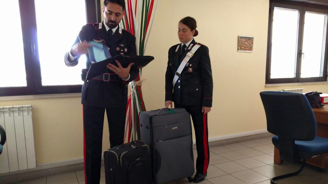 Le valigie dei turisti australiani recuperate dai carabinieri della stazione di Torre del Lago