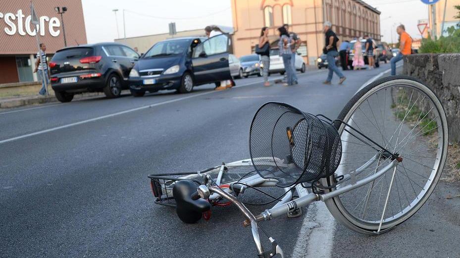 La donna falciata in bici mentre tornava a casa