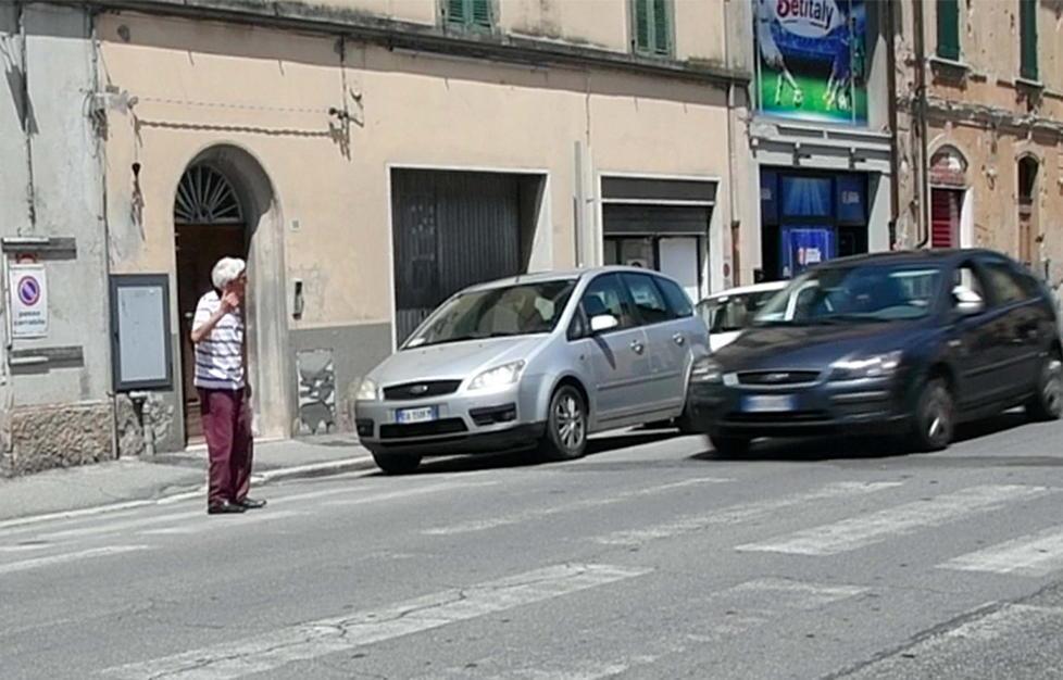 Strisce fantasma e inciviltà alla guida 