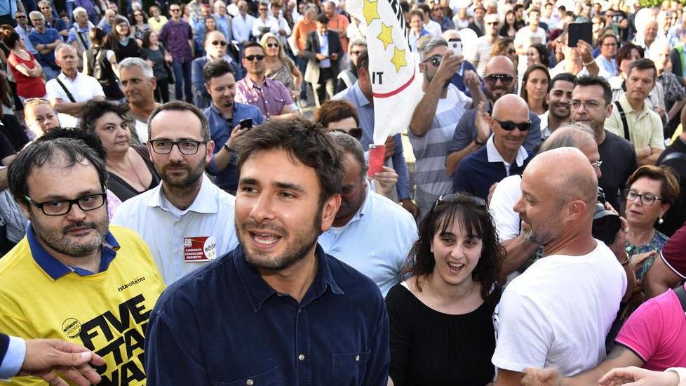 Di Battista infiamma il popolo a 5 stelle