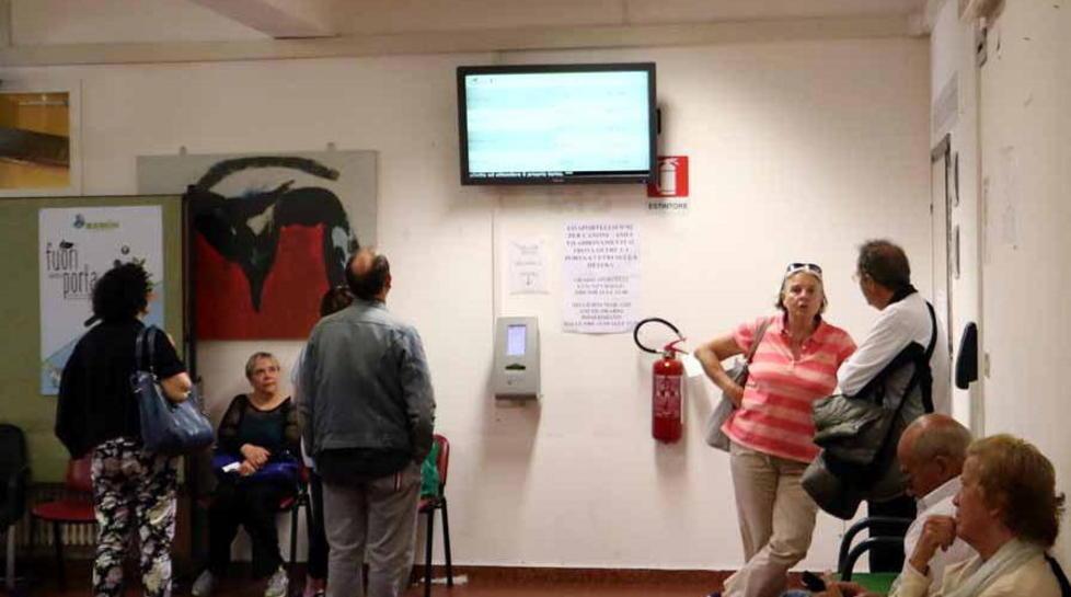 Tari, per saperne di più tocca aspettare per ore 
