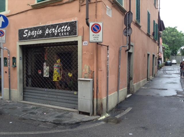 Il negozio dov'è avvenuto il furto 