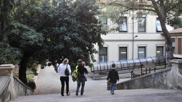 L'esterno dell'istituto Borsi di Castagneto Carducci