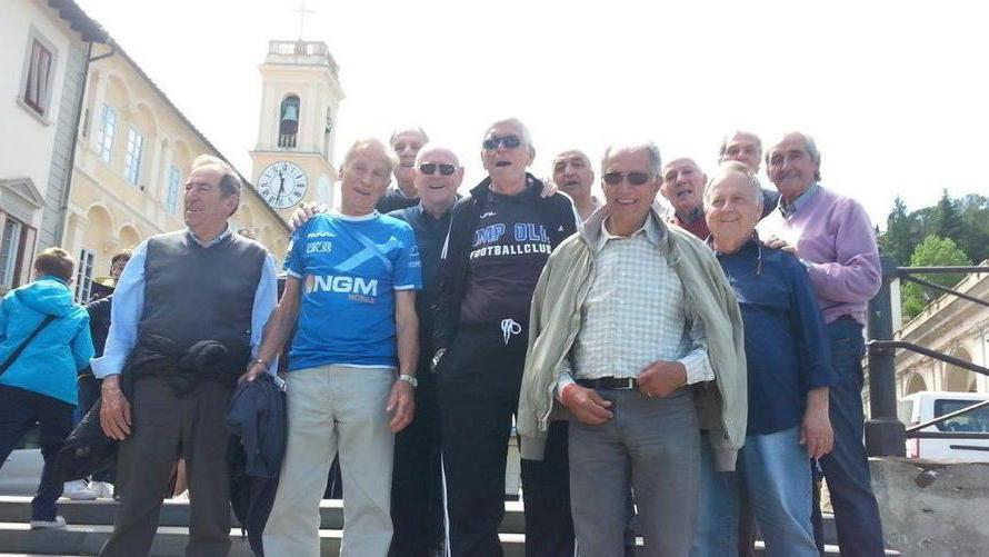 Il gruppo dei tifosi empolesi della Misericordia durante il pellegrinaggio al santuario della Madonna delle Grazie di Montenero sopra Livorno