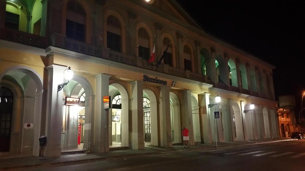 Poco controllo, la stazione di notte fa paura