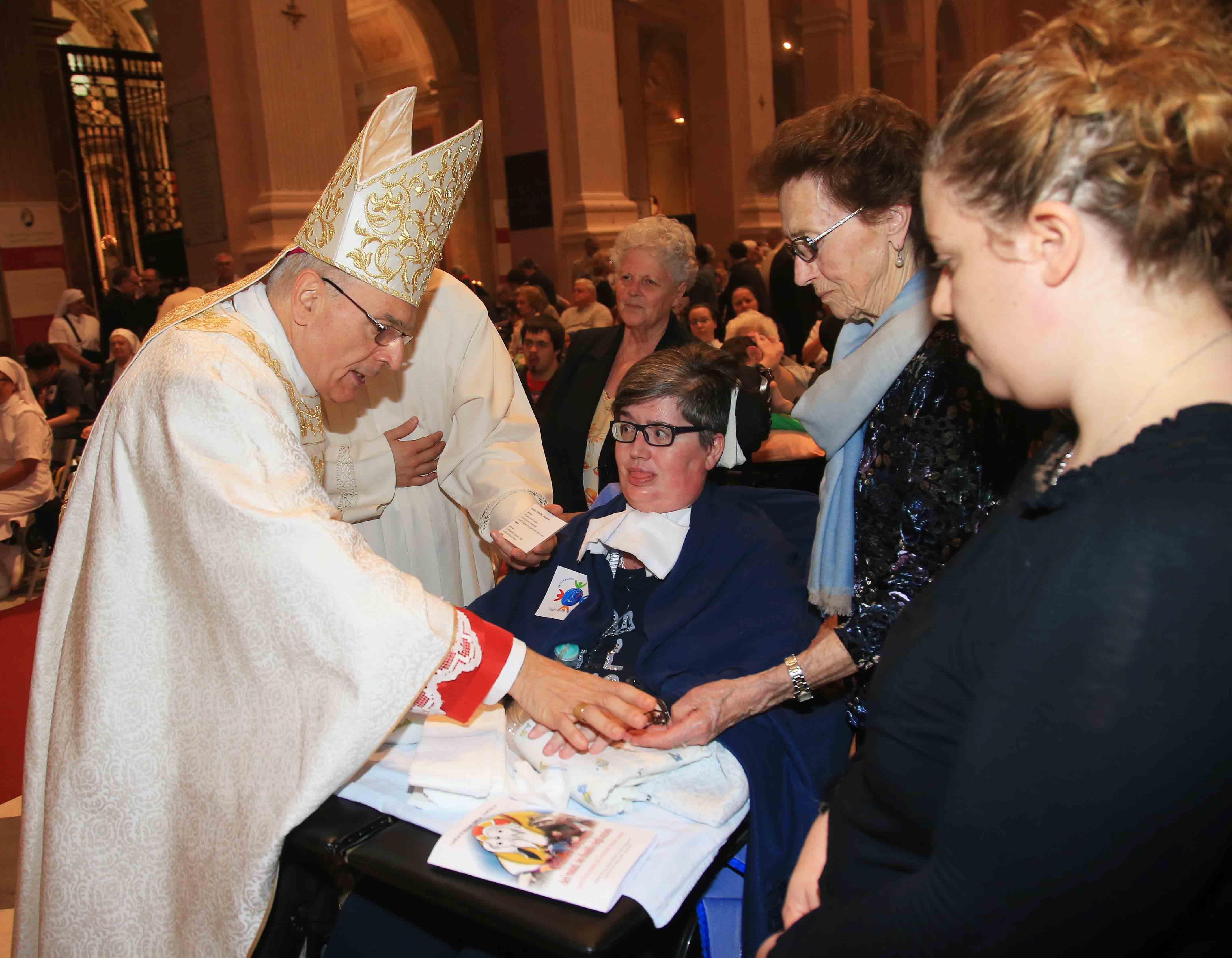 Giubileo dei malati, le parole di Roberta che racconta la Sla commuovono tutti 